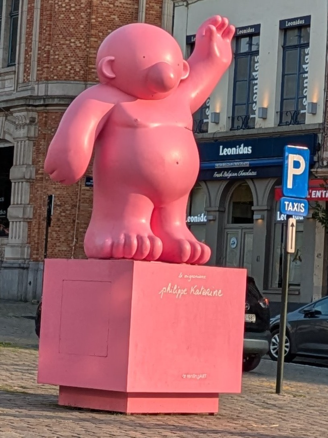 A Philippe Katerine Monsieur Rose statue in Brussels