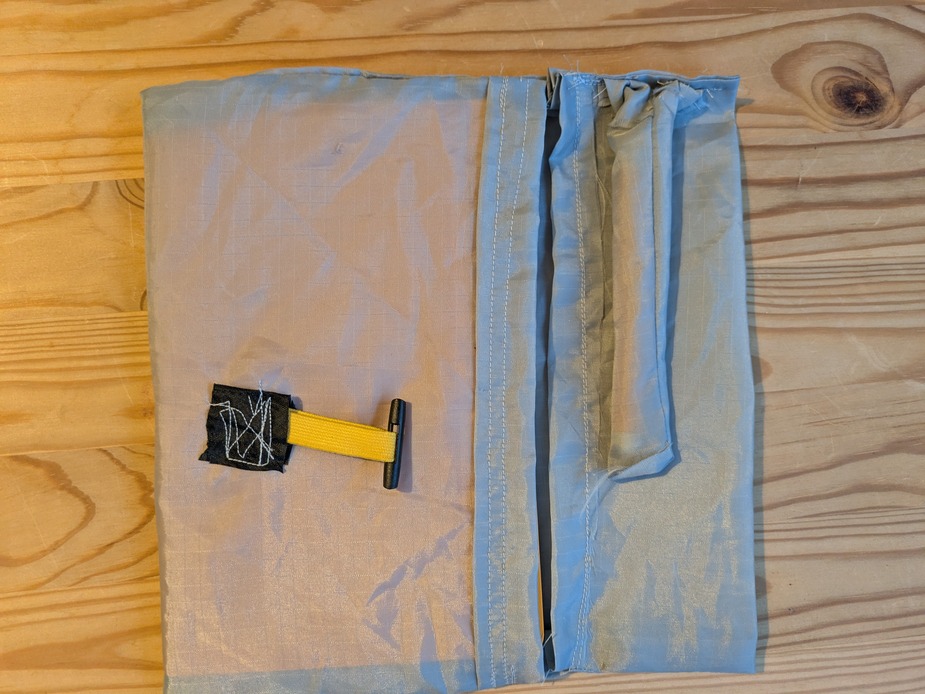 The opening of a sewn notebookholder